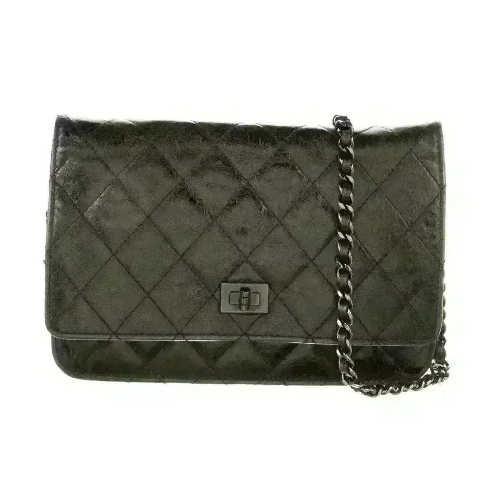 CHANEL Reissue Wallet on Chain